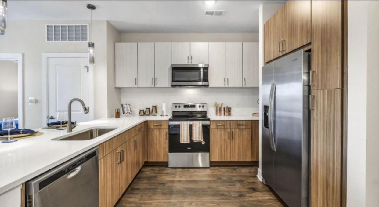 Spacious Castle W Gym Pool Free Parking I Walk To Dowtown N Broadway Nashville Exterior photo