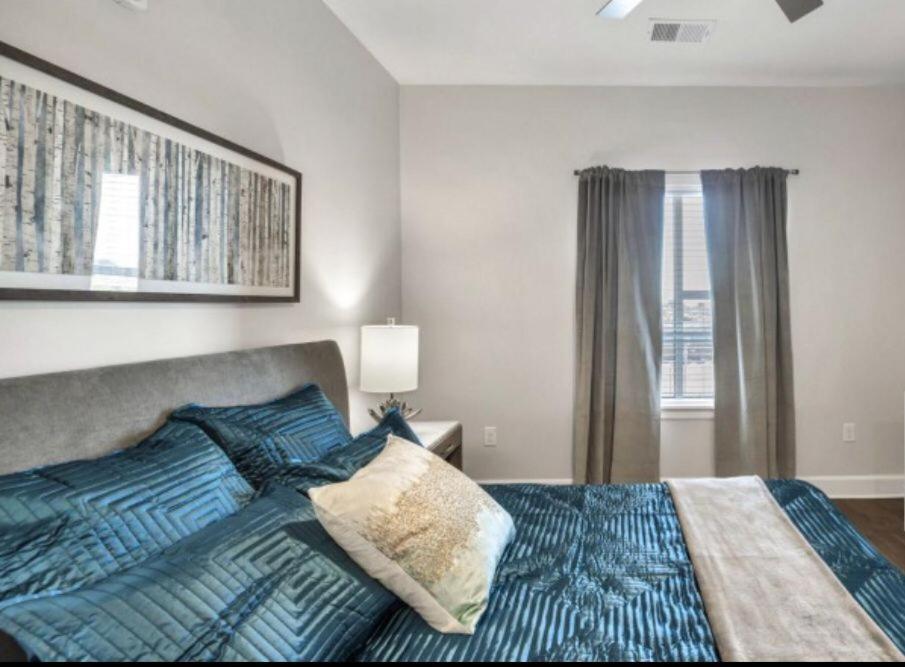 Spacious Castle W Gym Pool Free Parking I Walk To Dowtown N Broadway Nashville Exterior photo