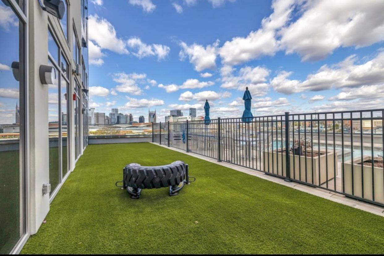 Spacious Castle W Gym Pool Free Parking I Walk To Dowtown N Broadway Nashville Exterior photo